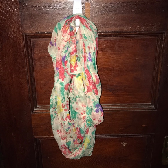 Scarfs - Picture 6 of 8